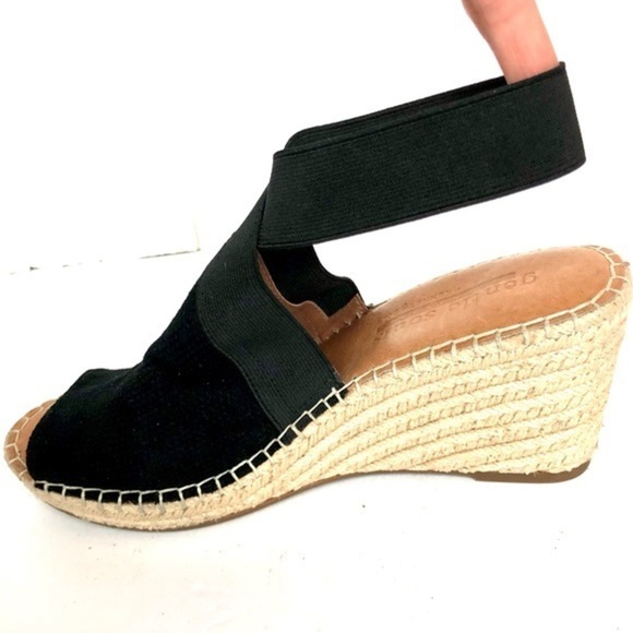 GENTLE SOULS suede wedge sandals - Picture 4 of 8